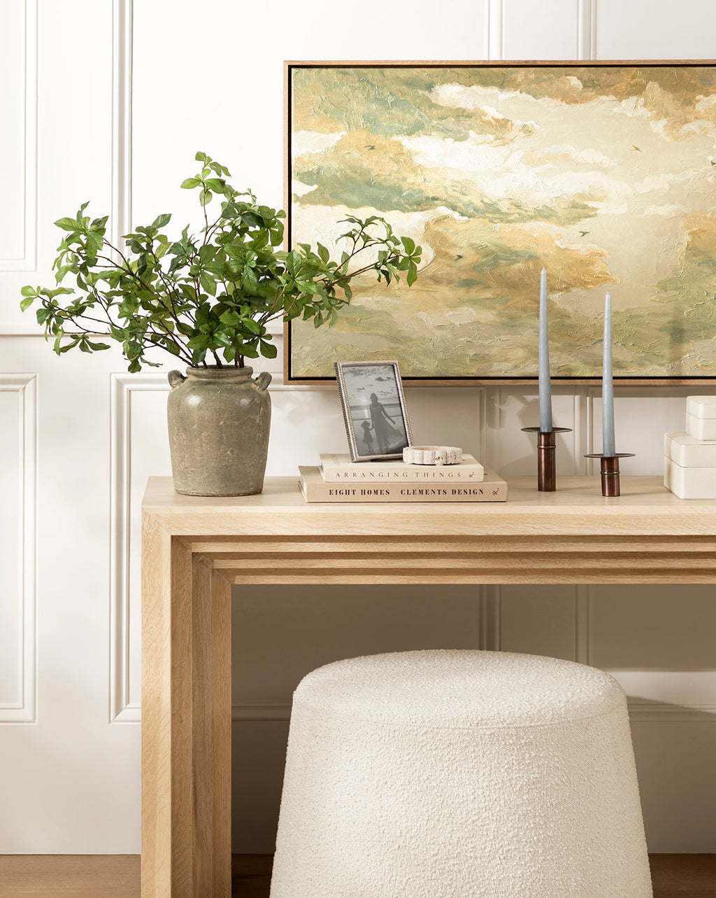 Console en bois sculpturale avec silhouette étagée pour le salon
