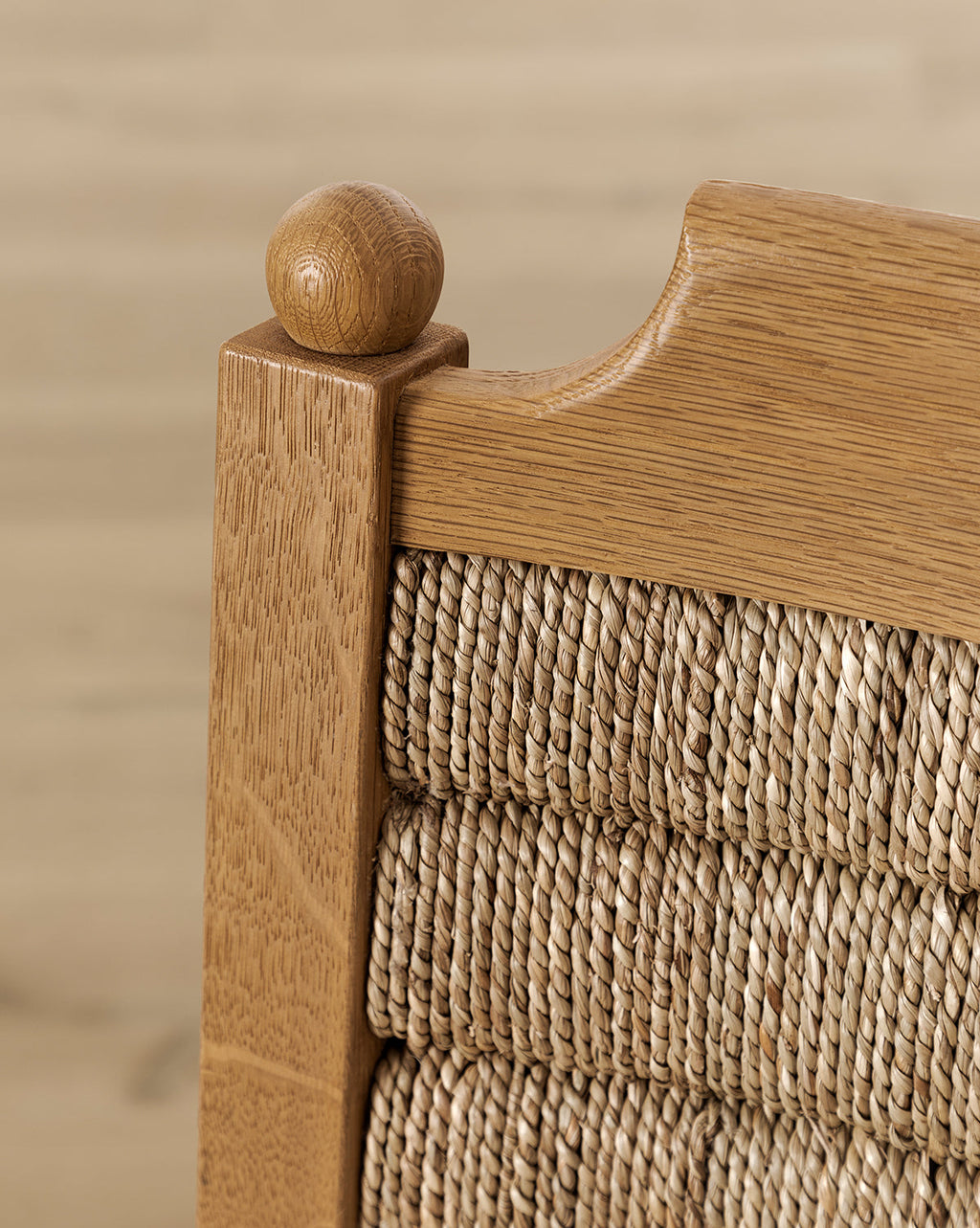Tabouret de bar bohème en chêne et jonc de mer avec assise performante en coton-lin pour salle à manger