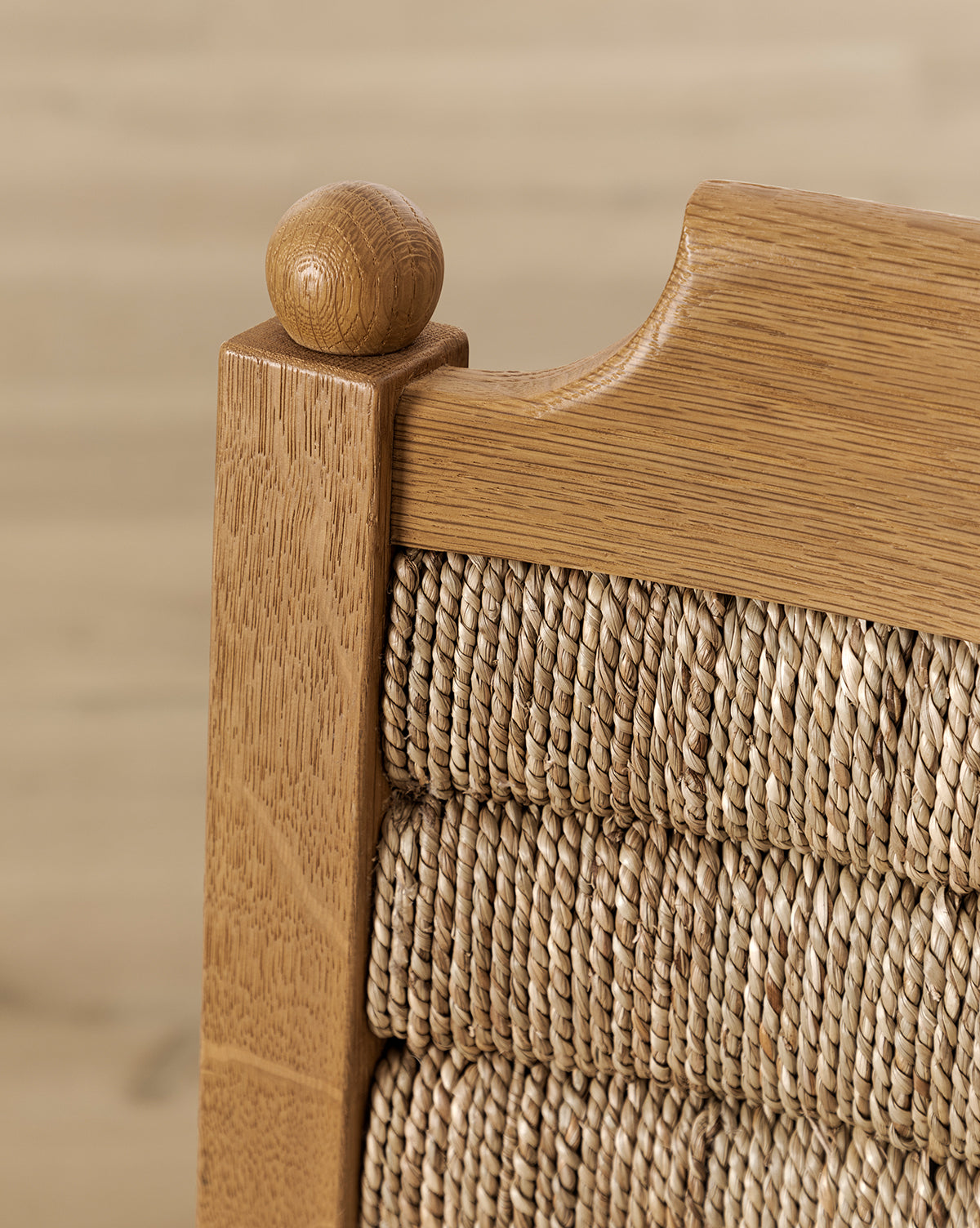 Tabouret de bar bohème en chêne et jonc de mer avec assise performante en coton-lin pour salle à manger
