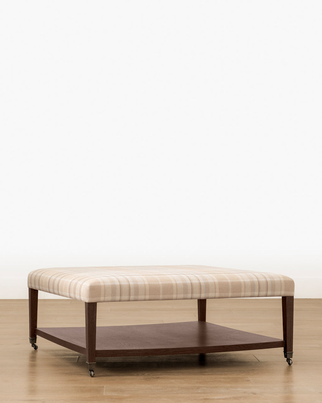 Ottoman de table basse rembourré traditionnel avec plateau capitonné et cadre en bois pour salon