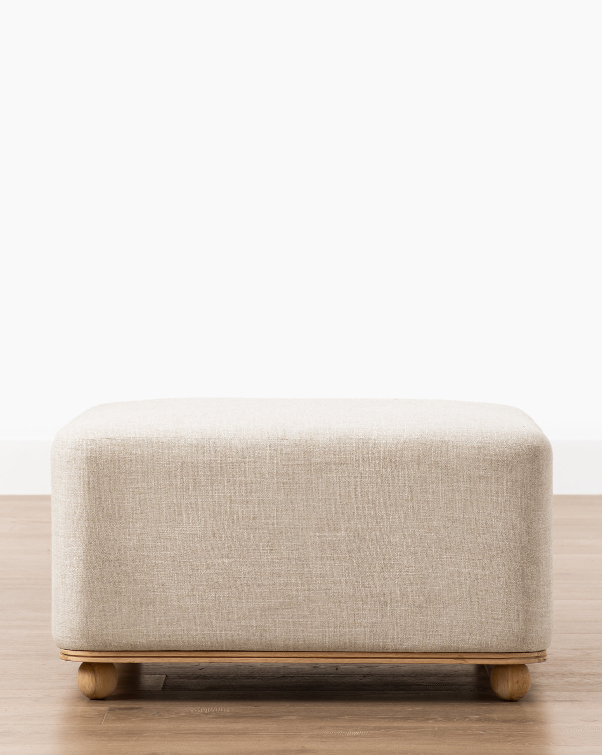 Pouff en tissu moderne aux lignes épurées et au design polyvalent pour le salon