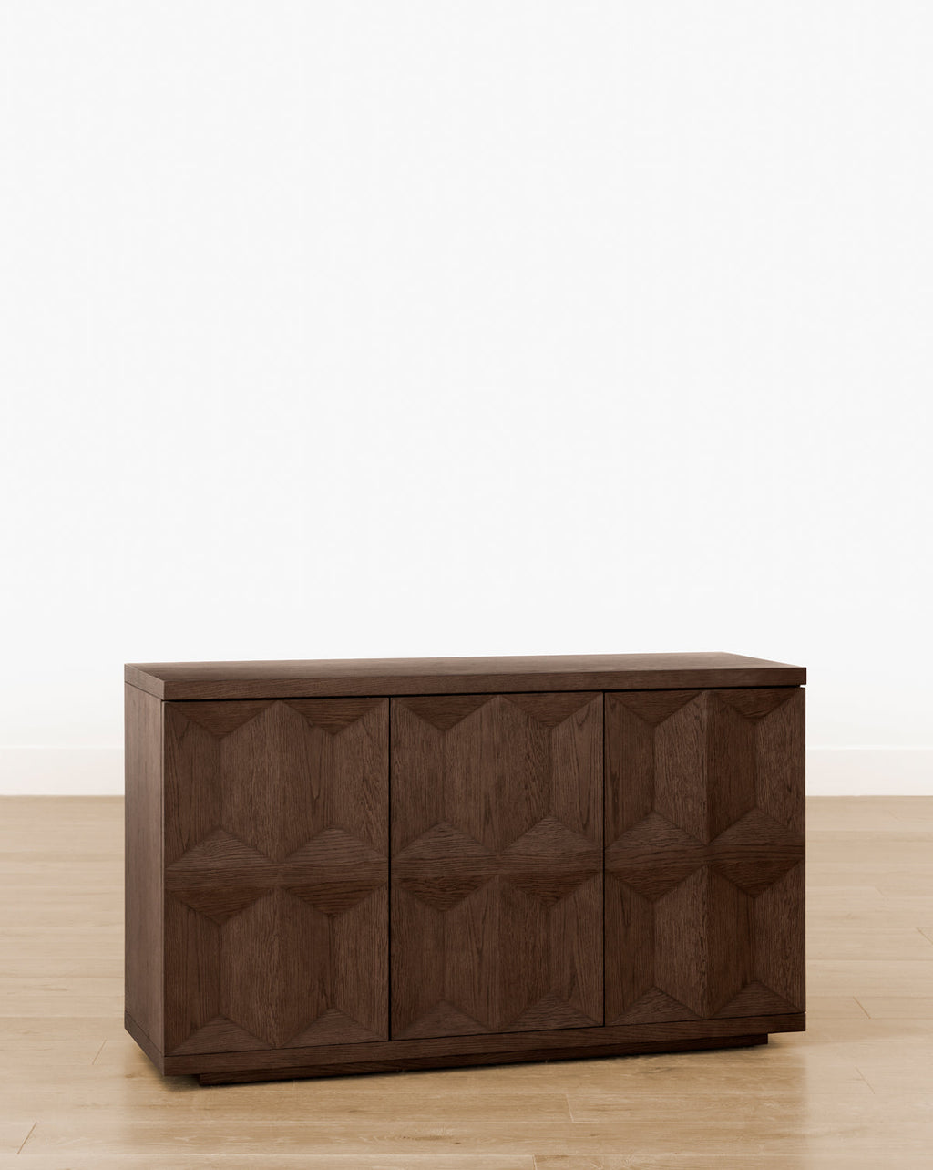 Buffet moderne en bois avec rangement 3 portes et lignes épurées pour le salon