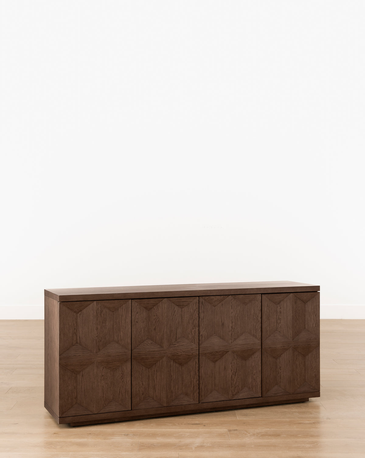 Bahut moderne en bois avec rangements et lignes épurées pour le salon