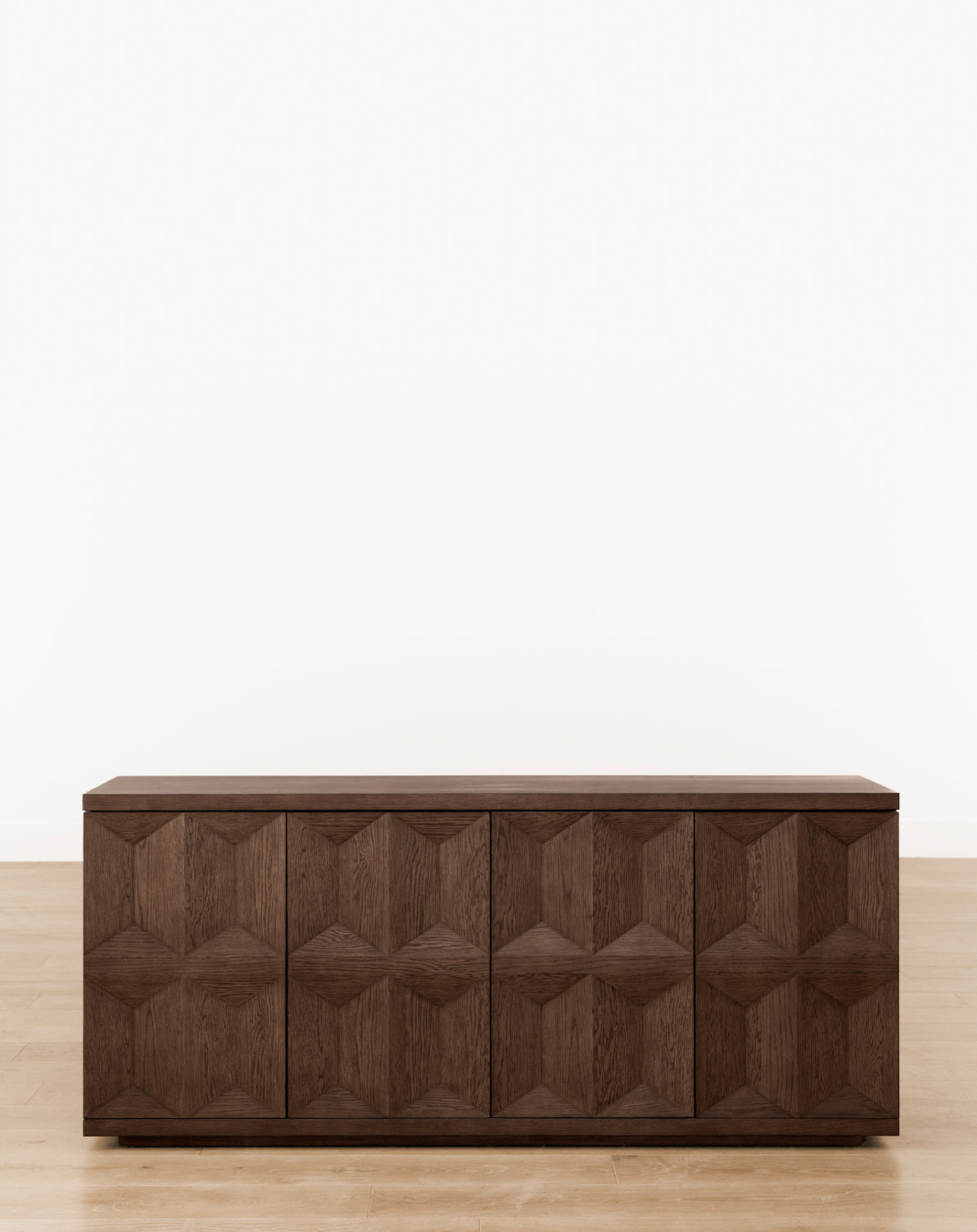 Bahut moderne en bois avec rangements et lignes épurées pour le salon