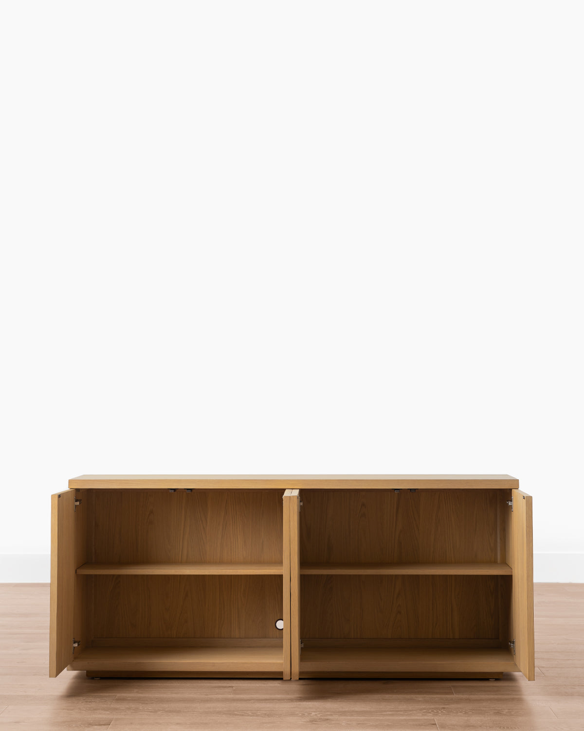 Bahut moderne en bois avec rangements et lignes épurées pour le salon