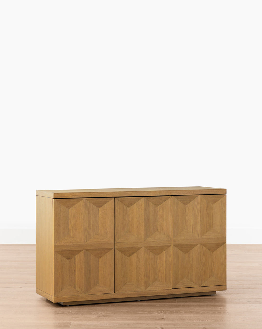 Buffet moderne en bois avec rangement 3 portes et lignes épurées pour le salon