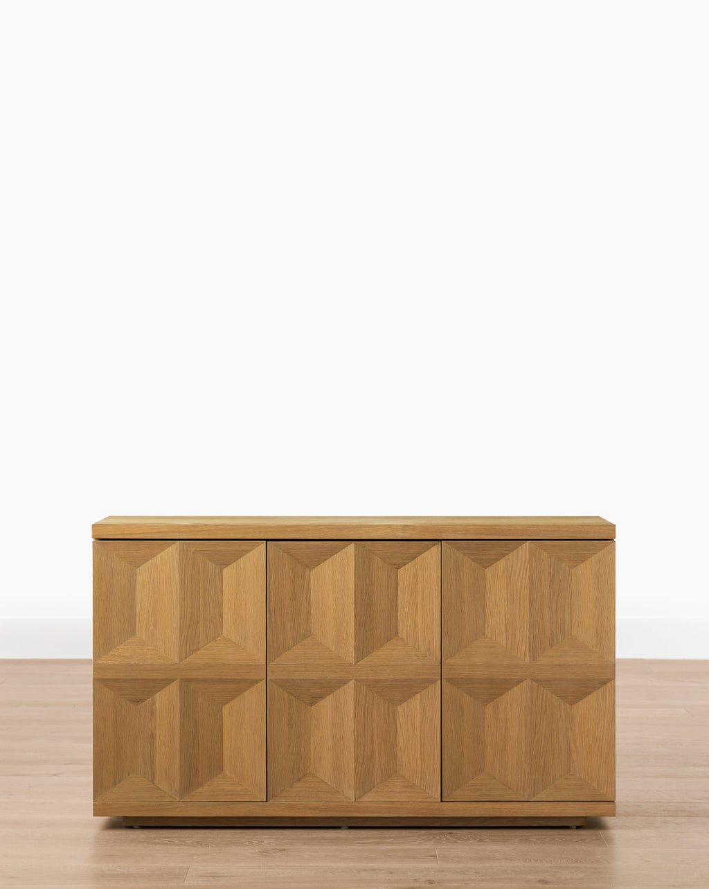 Buffet moderne en bois avec rangement 3 portes et lignes épurées pour le salon