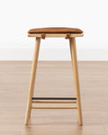 Tabouret de comptoir sans dossier moderne en chêne et cuir aniline avec repose-pieds en métal pour salle à manger