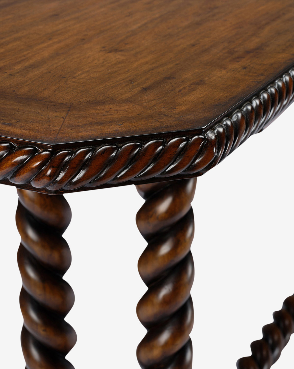 Console moderne en bois aux lignes épurées pour salon