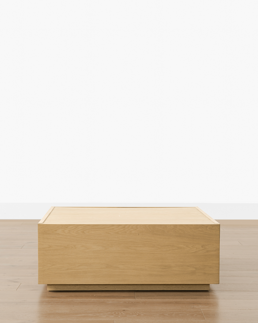 Table basse en bois moderne avec tiroirs de rangement coulissants et lignes épurées pour salon
