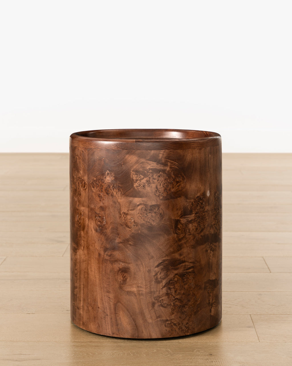 Table d'appoint en bois de ronce organique avec grain naturel pour salon