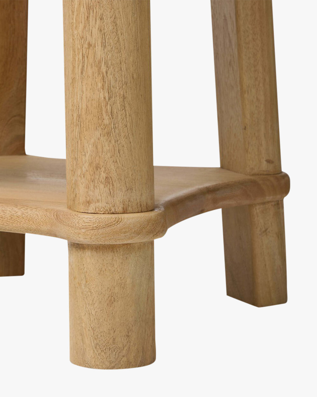 Table d'appoint moderne en bois aux lignes épurées pour le salon