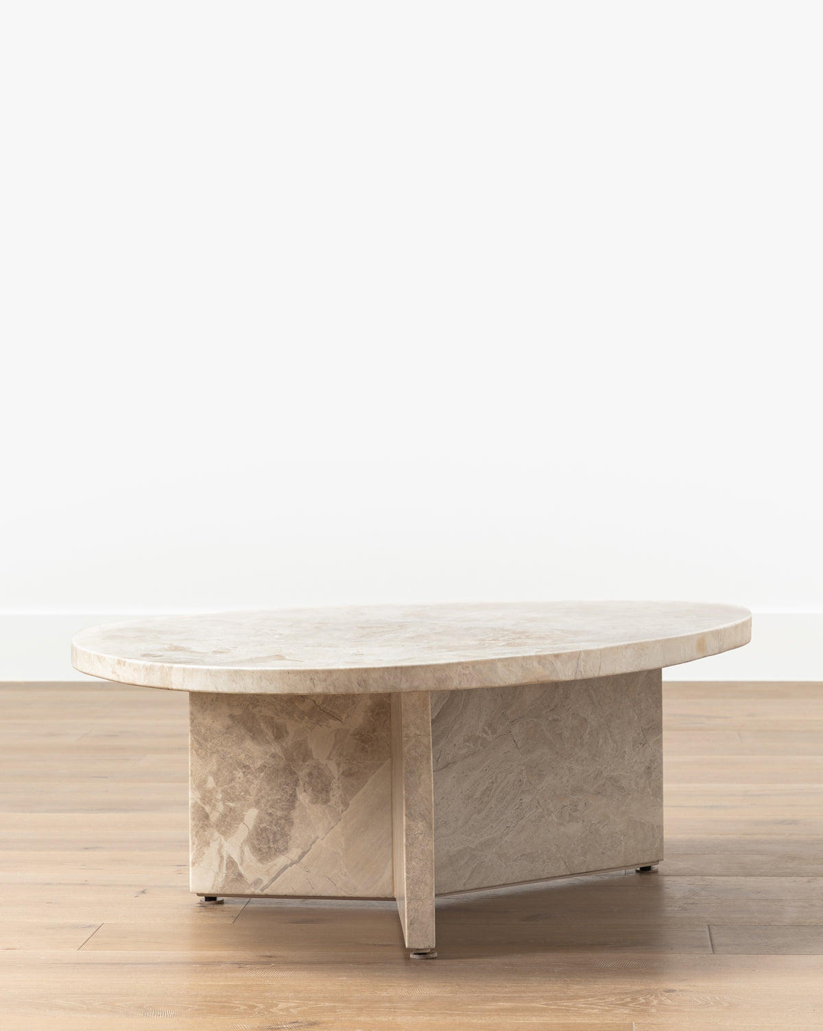 Table basse en marbre turc moderne avec forme organique arrondie pour le salon