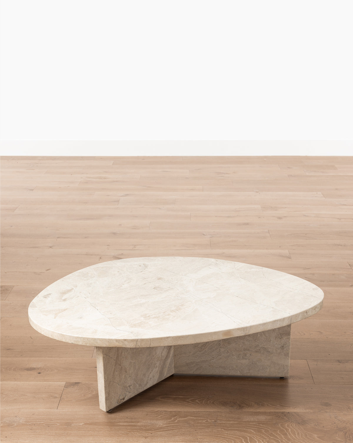 Table basse en marbre turc moderne avec forme organique arrondie pour le salon