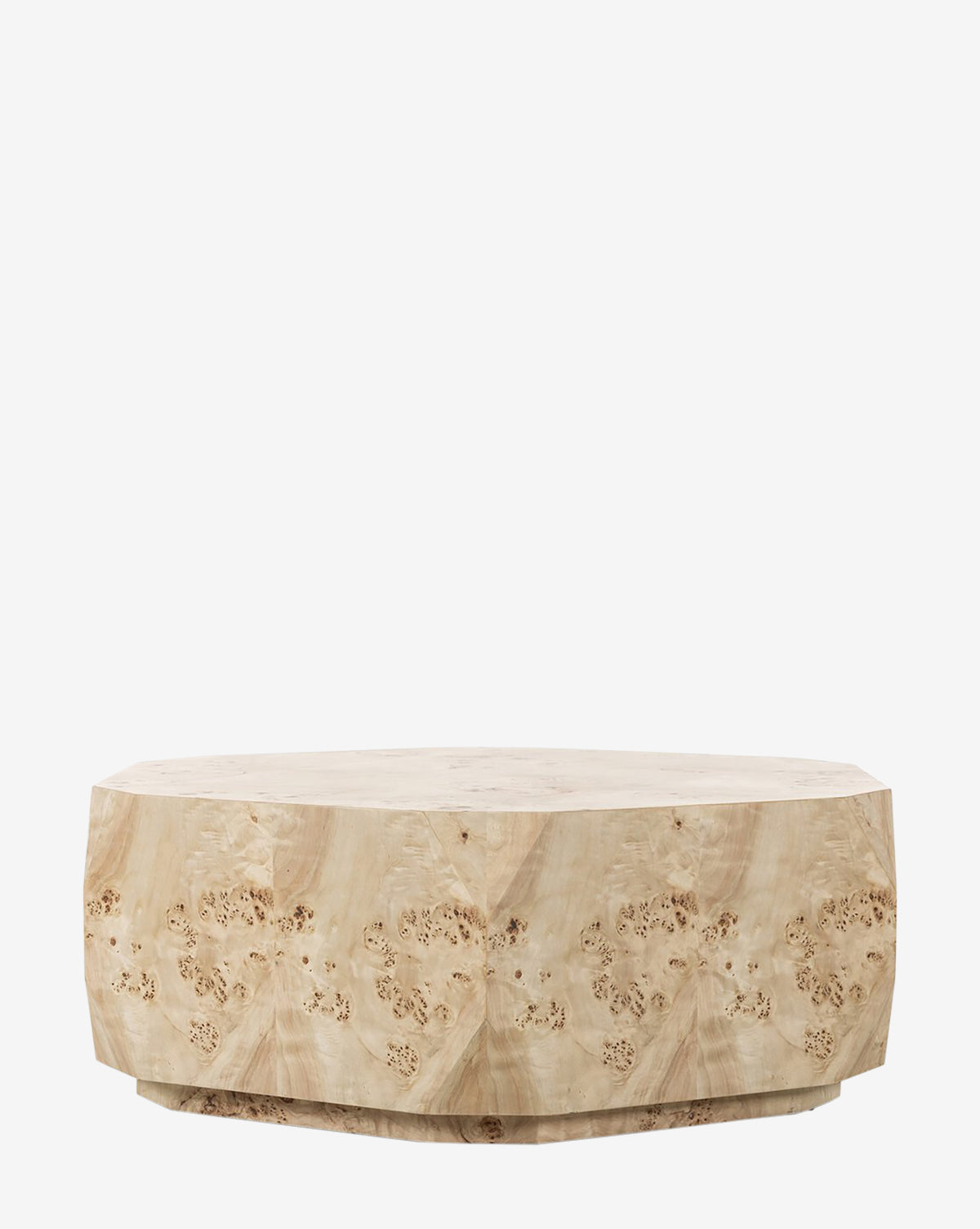 Table basse contemporaine en loupe de peuplier avec texture riche et présence audacieuse pour le salon