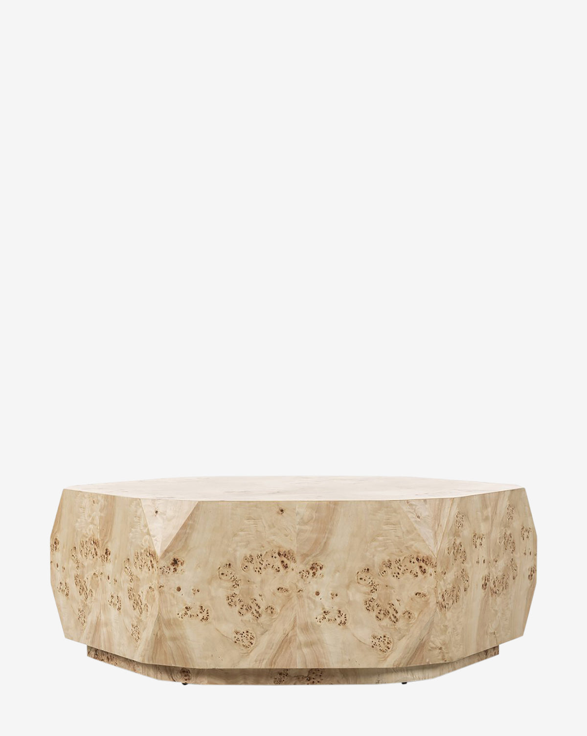 Table basse contemporaine en loupe de peuplier avec texture riche et présence audacieuse pour le salon