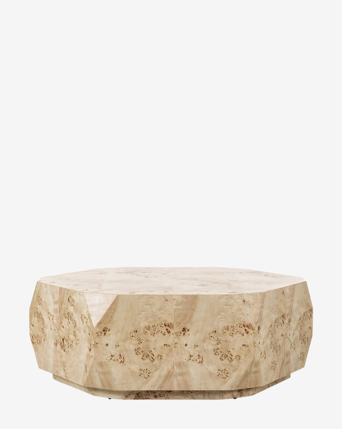 Table basse contemporaine en loupe de peuplier avec texture riche et présence audacieuse pour le salon