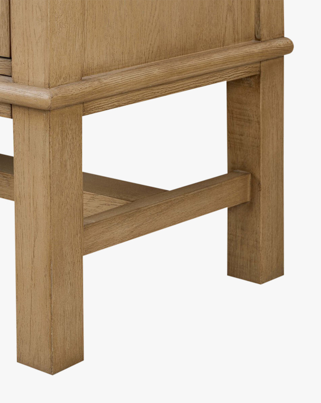 Buffet moderne en bois avec lignes épurées et grand rangement pour salon