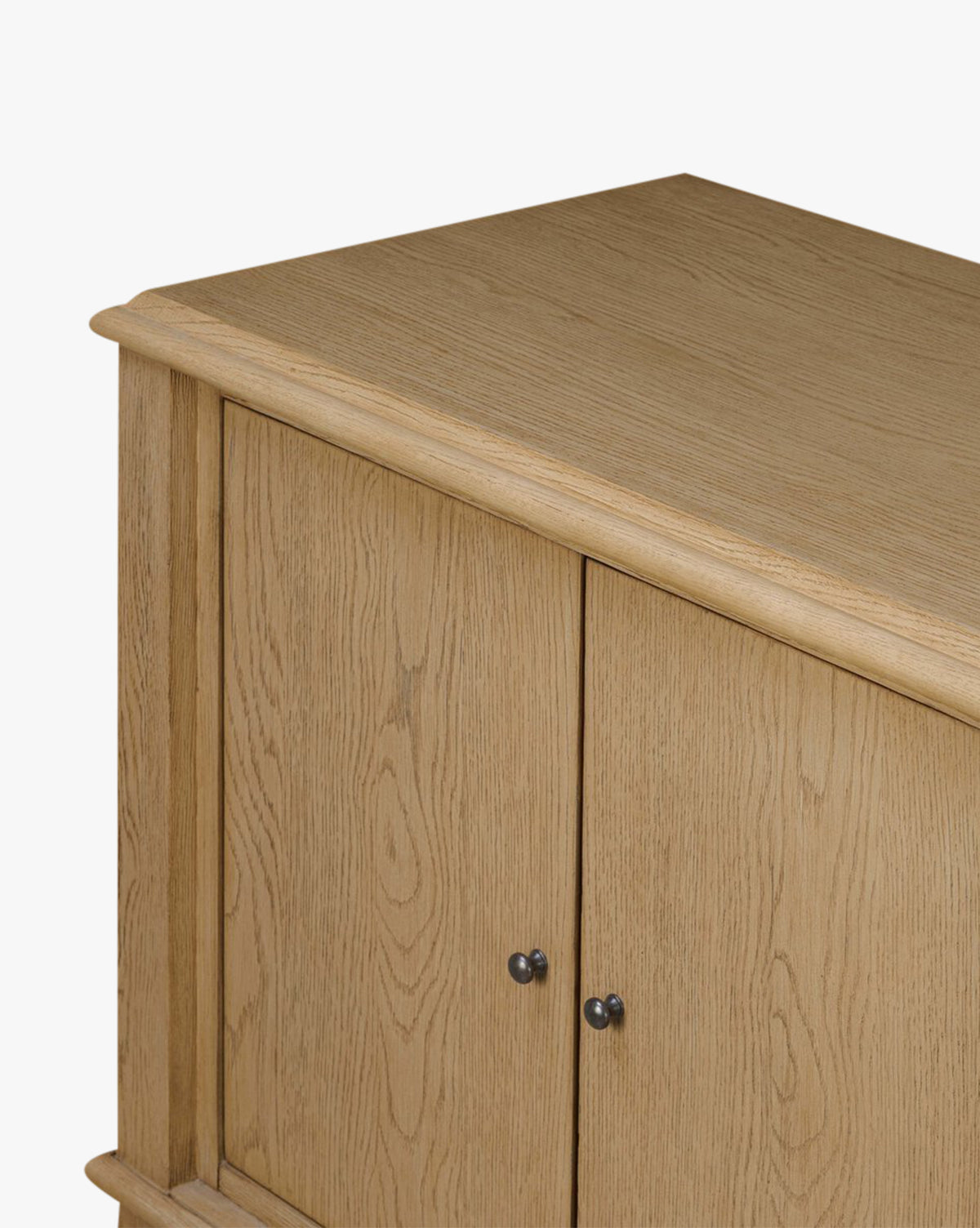 Buffet moderne en bois avec lignes épurées et grand rangement pour salon