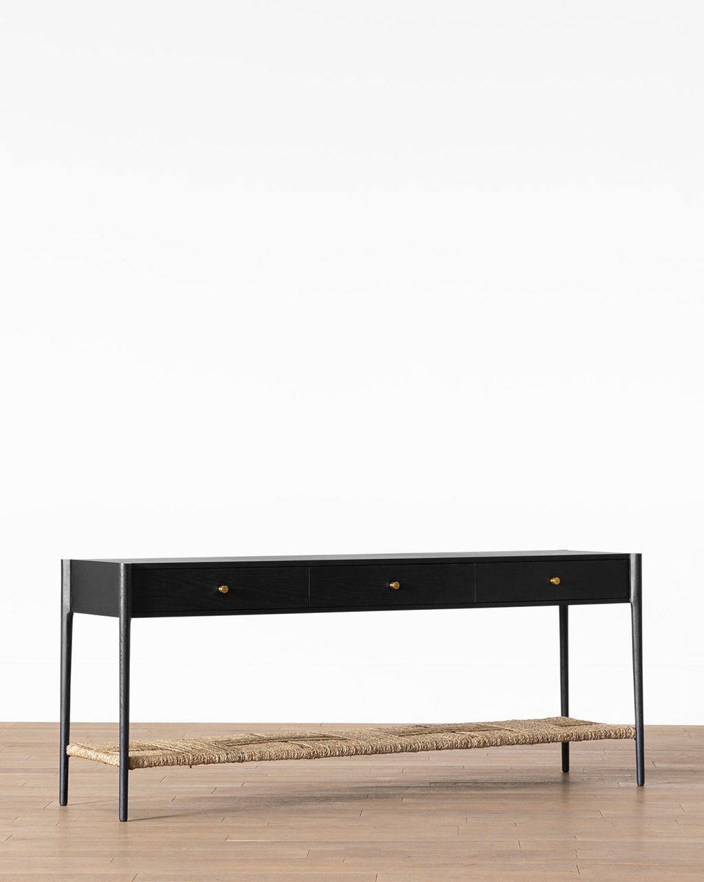 Console en bois moderne aux lignes épurées et au design polyvalent pour le salon
