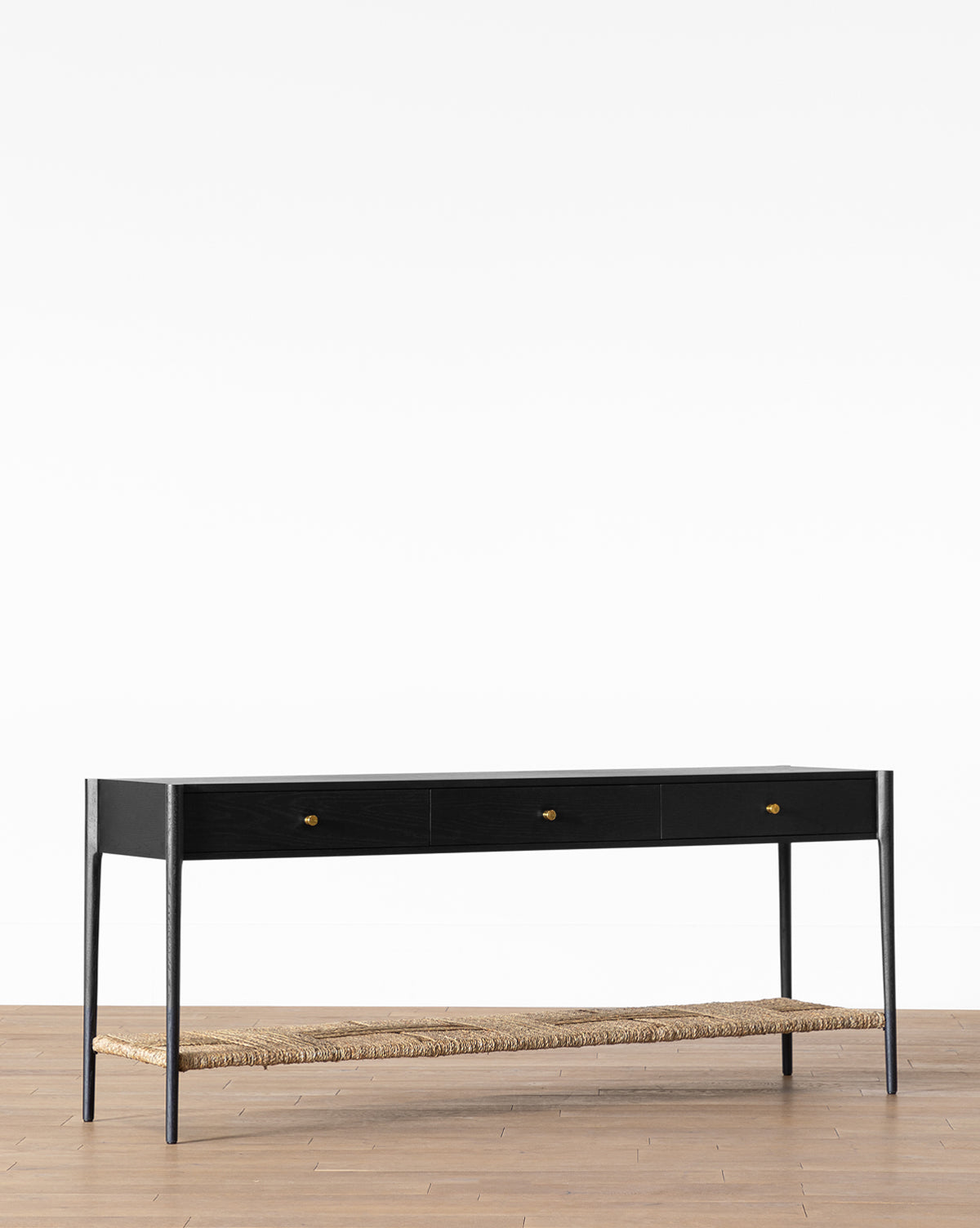 Console en bois moderne aux lignes épurées et au design polyvalent pour le salon