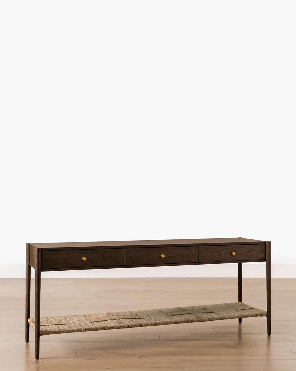 Console moderne en noyer et chêne avec finition chaleureuse pour salon