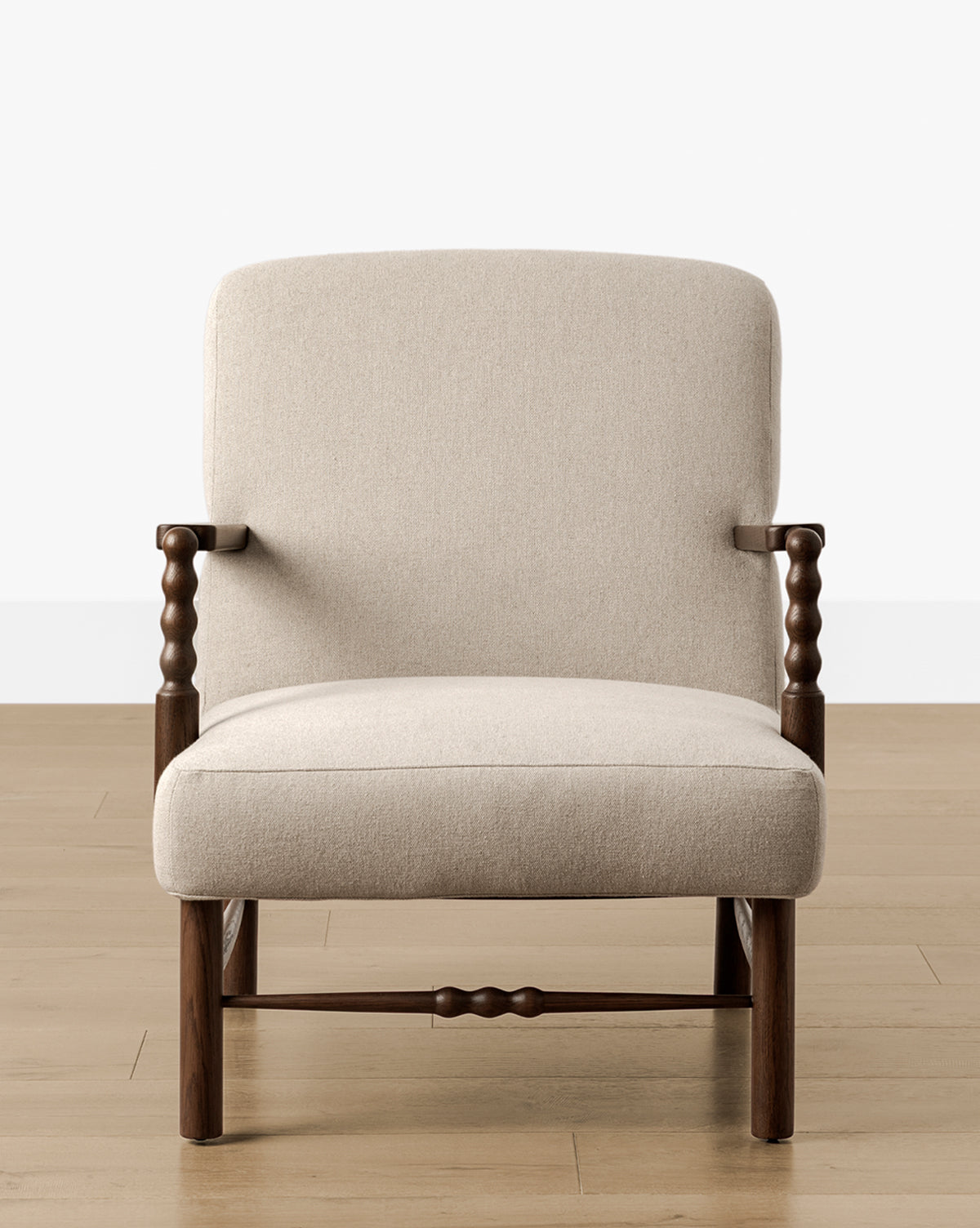 Fauteuil de salon traditionnel en chêne et tissu d'ameublement avec détails en bois tourné pour salon
