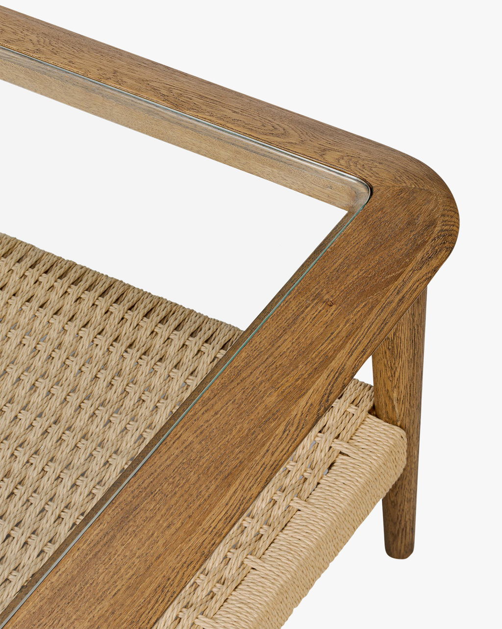 Table basse en verre organique et chêne avec étagère en jute tressée à la main pour salon