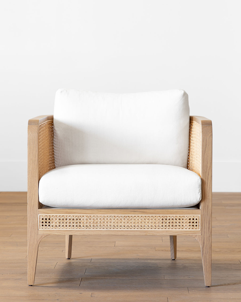 Fauteuil de salon Organic Oak & Cane avec coussin en mélange lin-coton