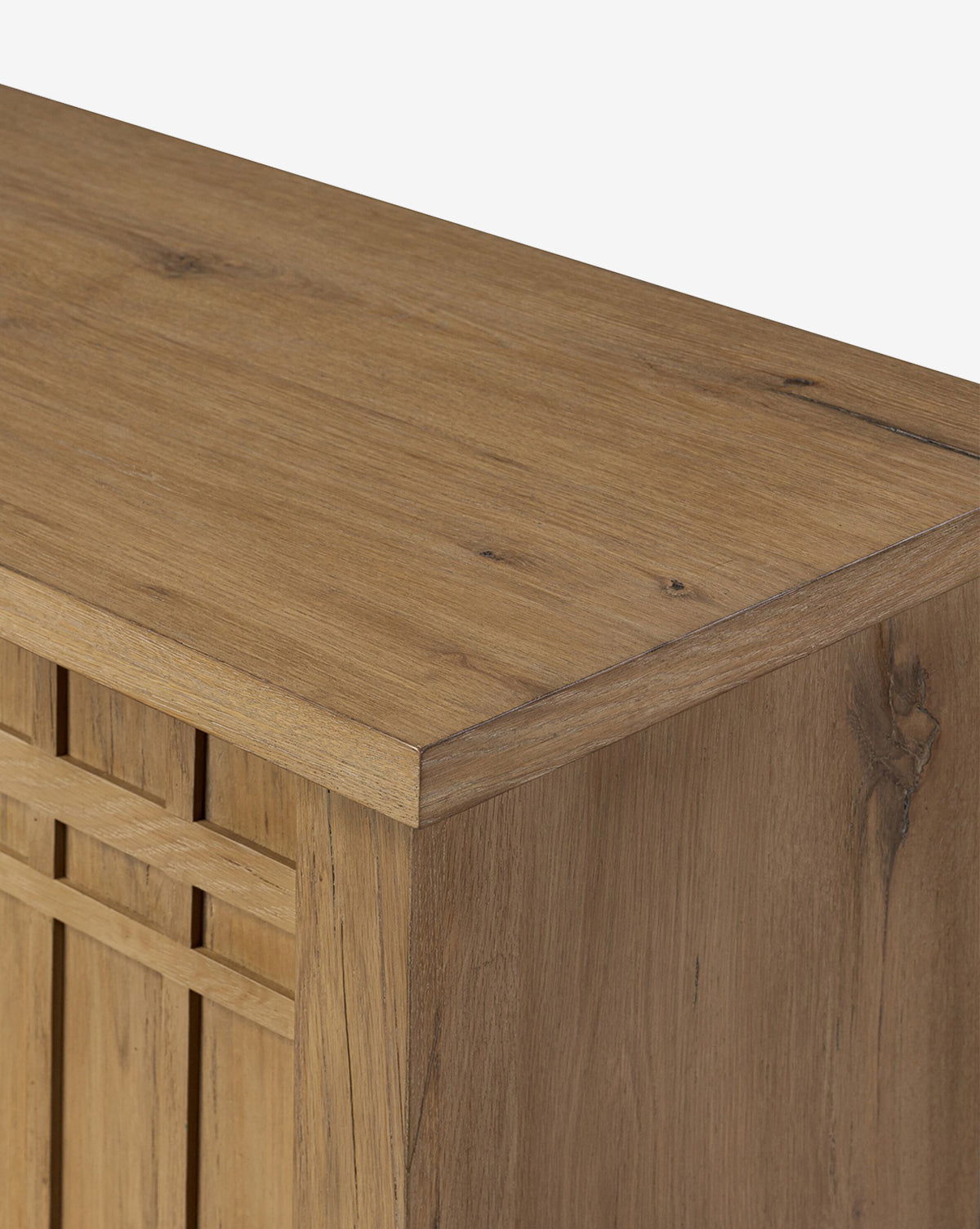 Buffet moderne en chêne aux tons chauds avec rangement pour le salon