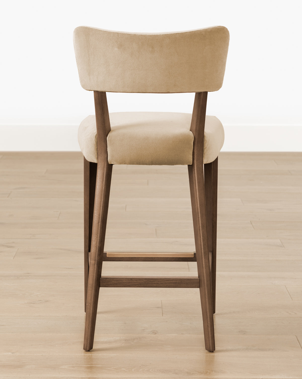Tabouret de comptoir classique rembourré avec dossier haricot et pieds fuselés pour salle à manger