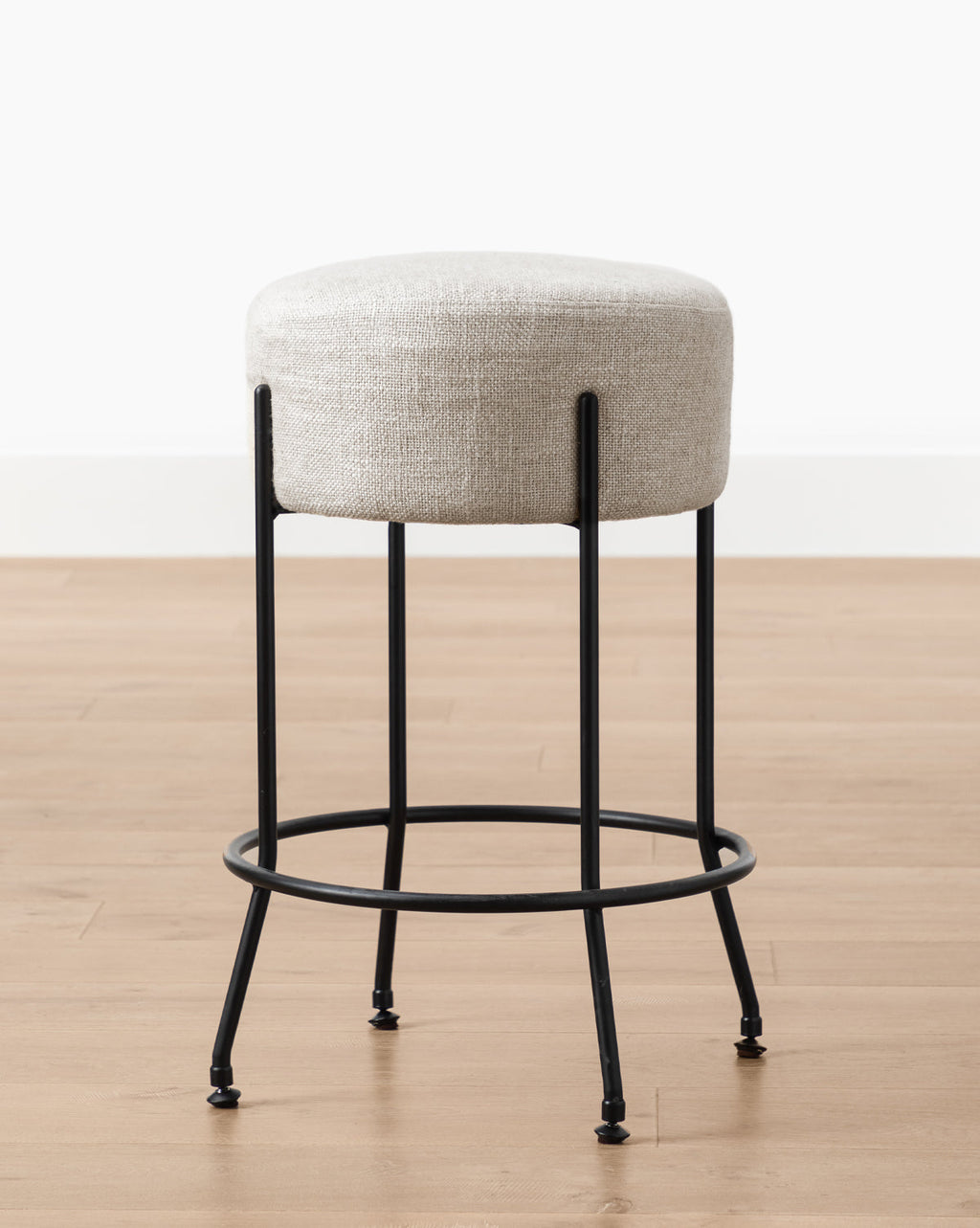 Tabouret de comptoir industriel en fer et tissu enduit avec assise circulaire pour salle à manger
