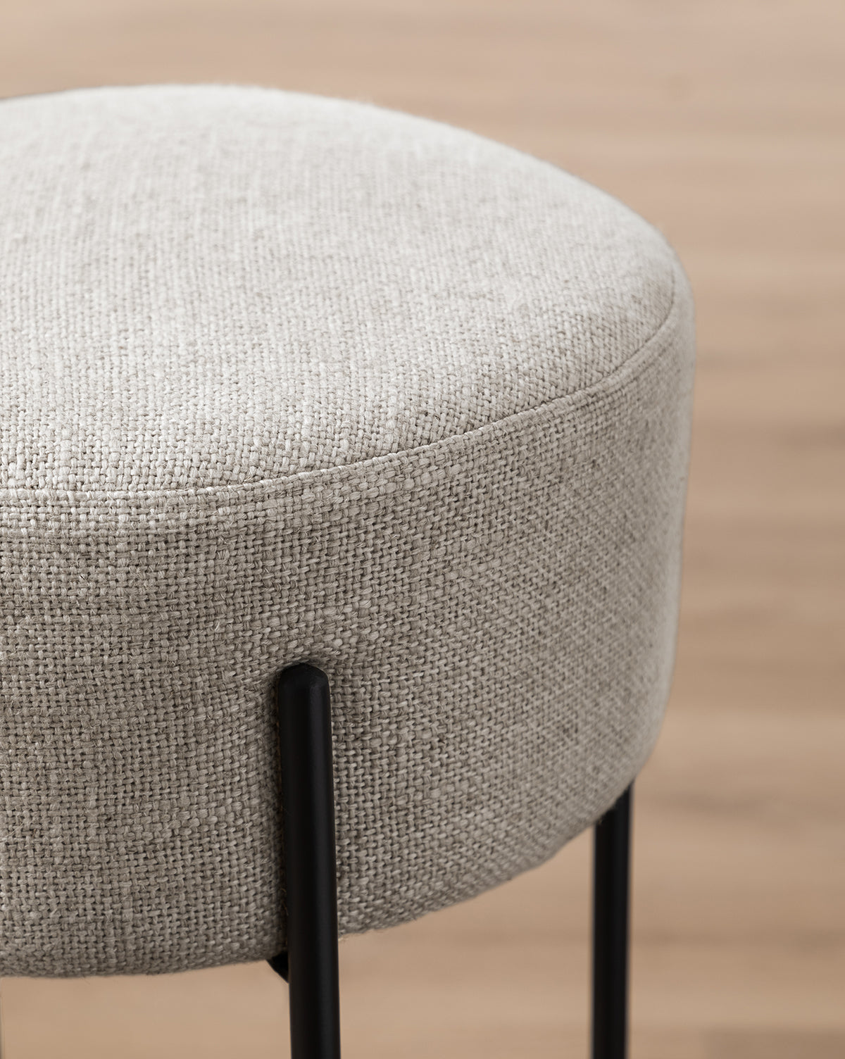 Tabouret de comptoir industriel en fer et tissu enduit avec assise circulaire pour salle à manger