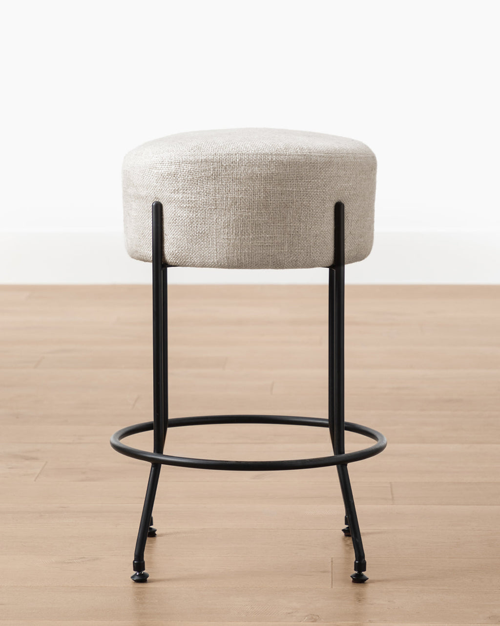 Tabouret de comptoir industriel en fer et tissu enduit avec assise circulaire pour salle à manger