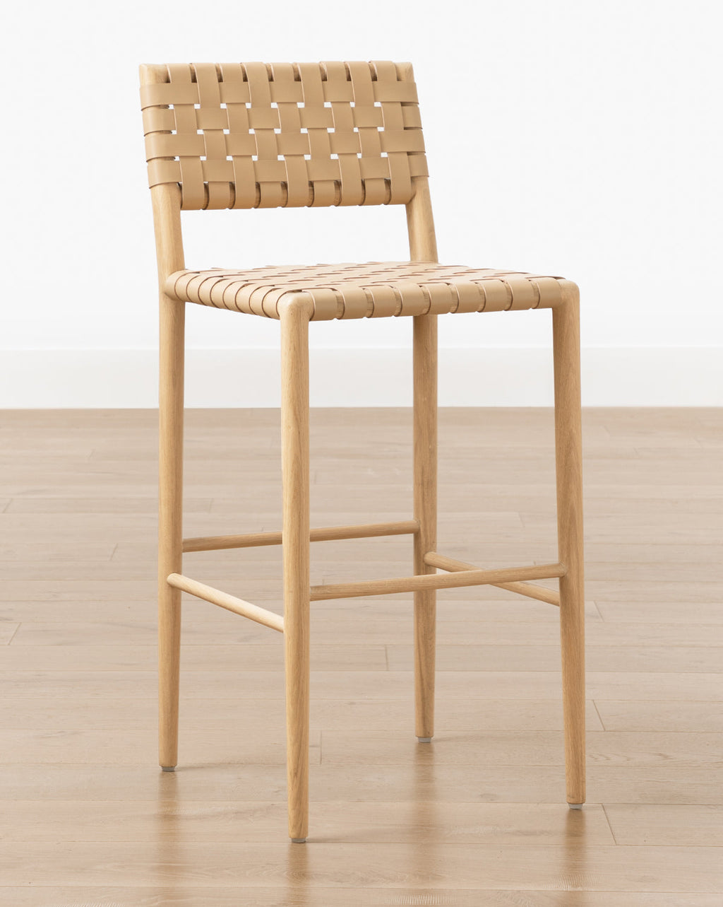 Tabouret de comptoir moderne en chêne blanc et cuir aniline avec détails tressés pour salle à manger