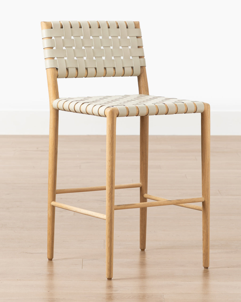 Tabouret de comptoir moderne en chêne blanc et cuir aniline avec détails tressés pour salle à manger