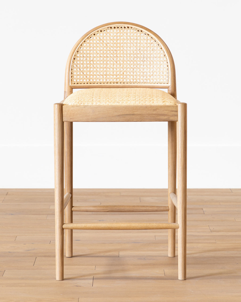 Tabouret de comptoir Organic Oak & Cane avec assise en cannage naturel pour salle à manger
