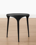 Table d'appoint moderne en bois aux lignes épurées pour salon