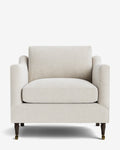 Fauteuil de salon classique capitonné avec rembourrage profond et silhouette ajustée pour le salon