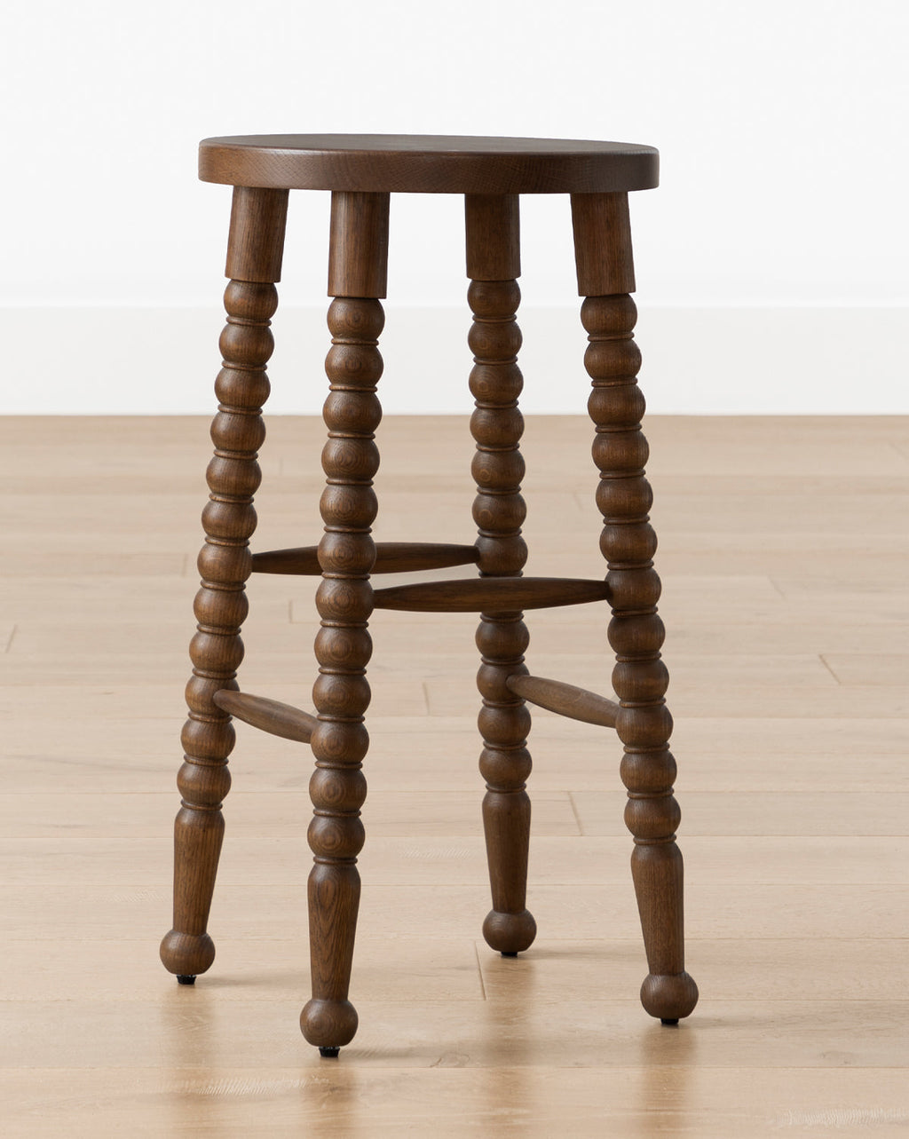 Tabouret de comptoir traditionnel en noyer et chêne avec pieds tournés pour salle à manger