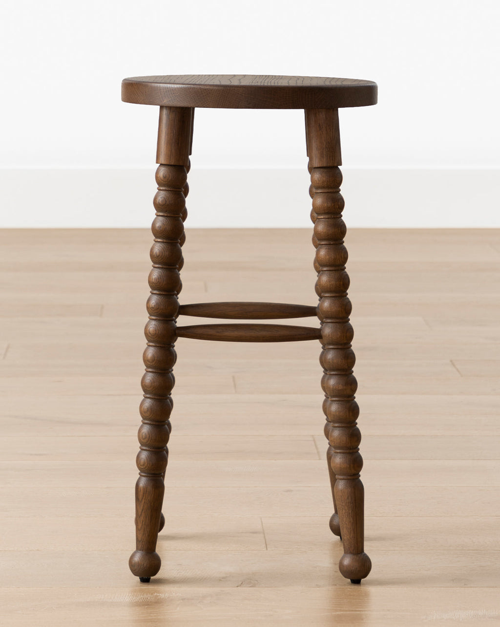 Tabouret de comptoir traditionnel en noyer et chêne avec pieds tournés pour salle à manger