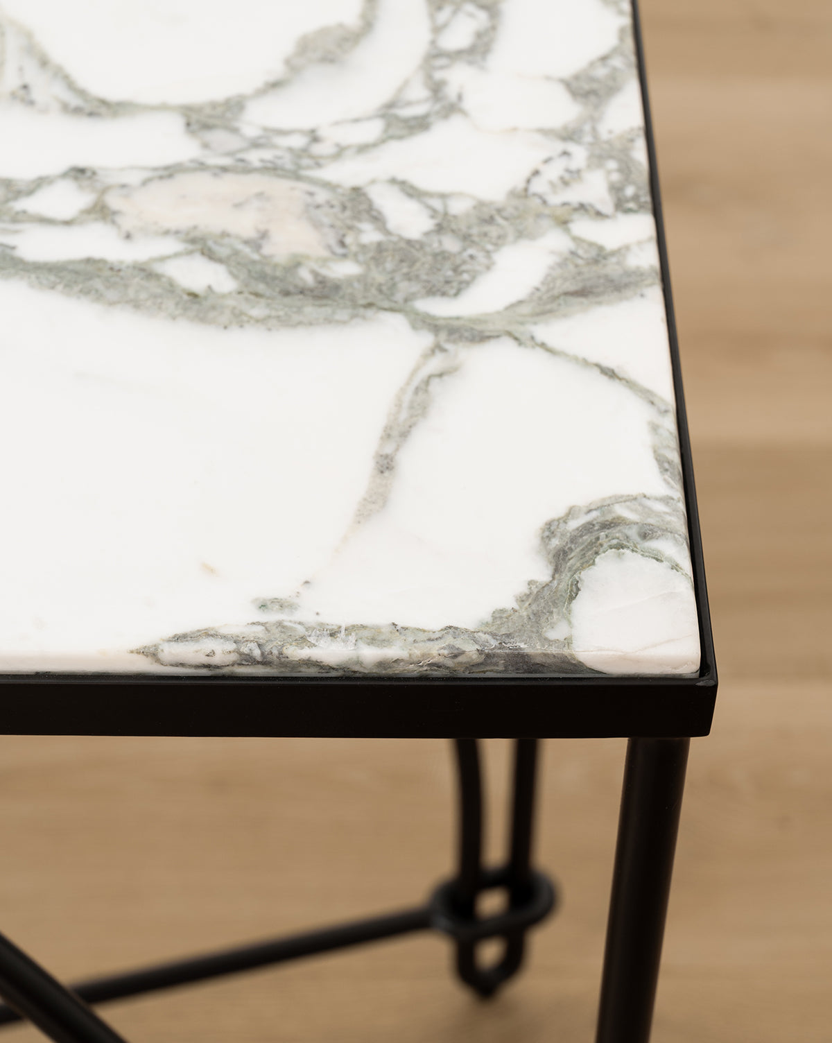Console moderne en fer et pierre avec cadre cintré sculptural pour salon