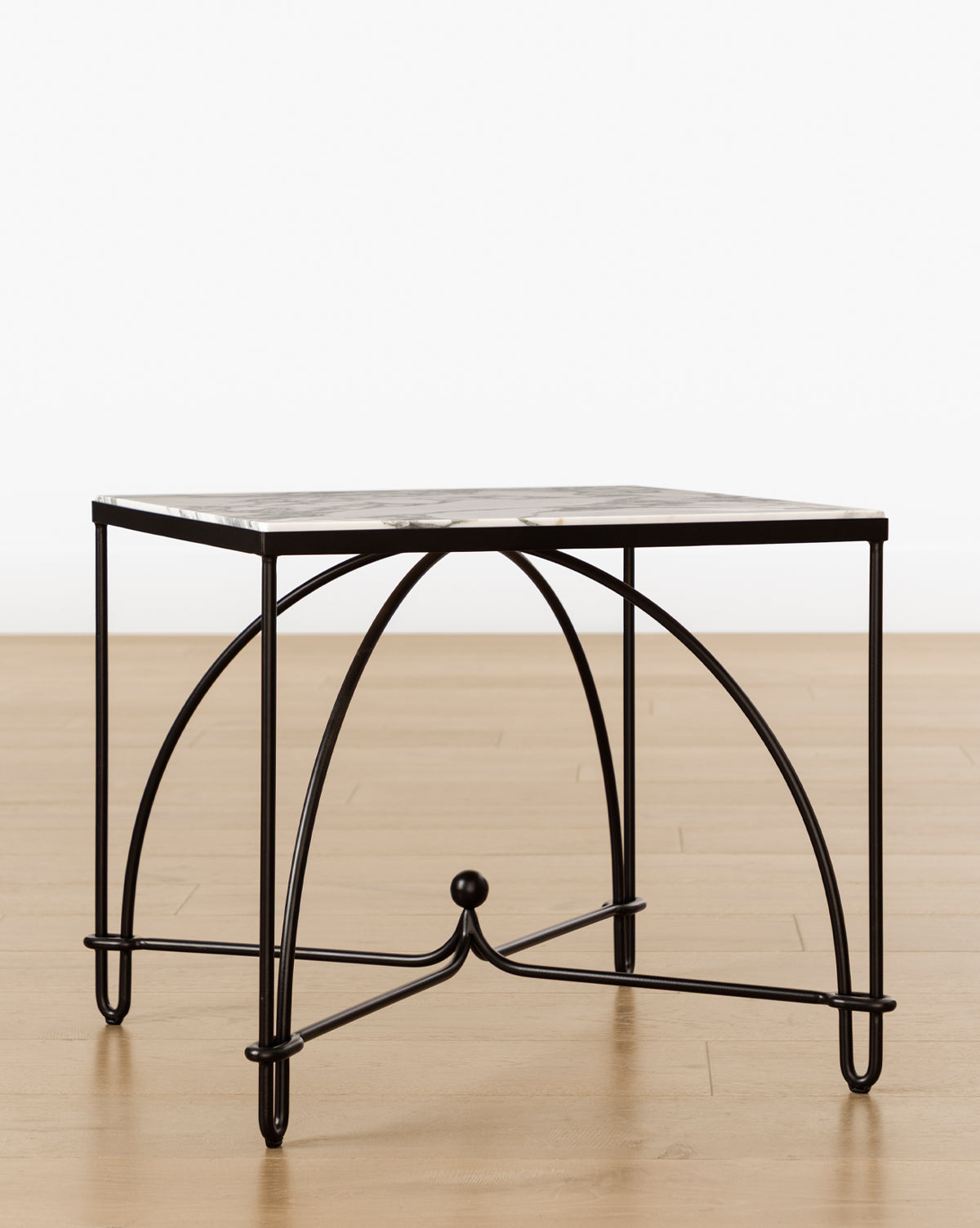 Table d'appoint moderne en fer et pierre avec cadre sculpté arqué pour salon