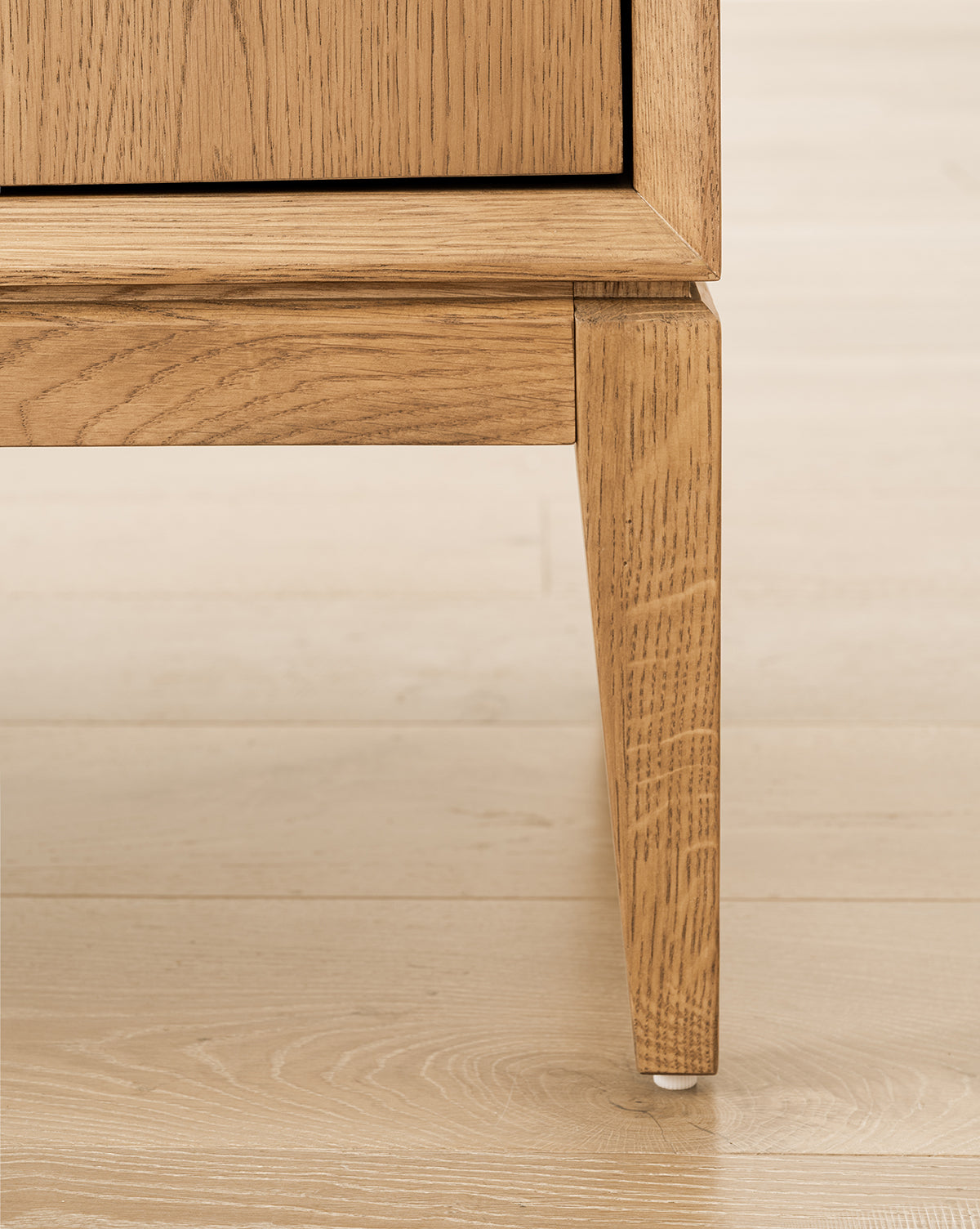 Buffet scandinave en bois au design minimaliste pour salon