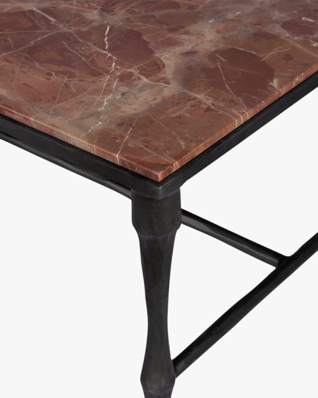 Table basse moderne en marbre et bois massif, finition fumée et détails en fer pour salon