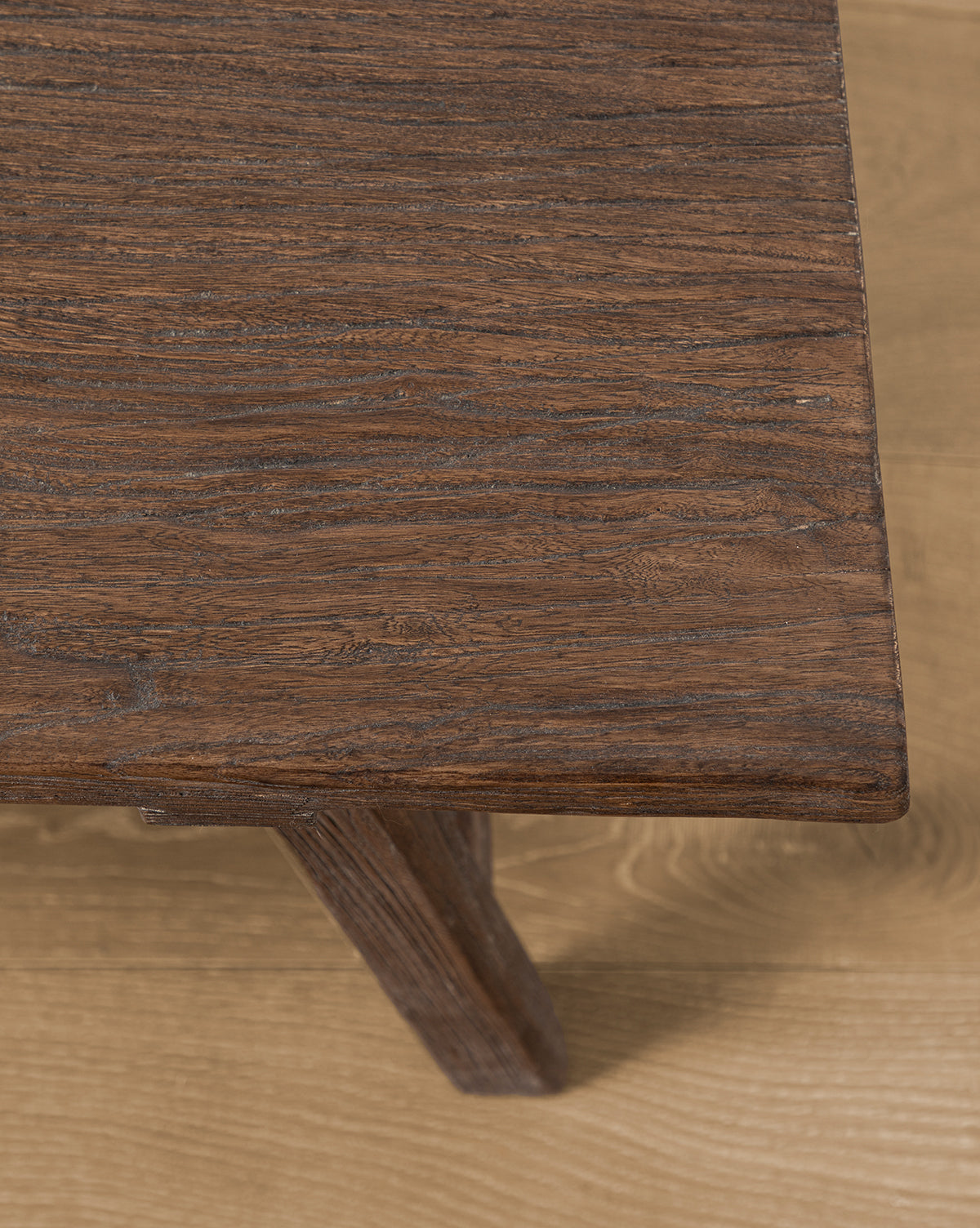 Table basse rustique en orme recyclé avec assemblage à queue d'aronde de style champêtre pour salon