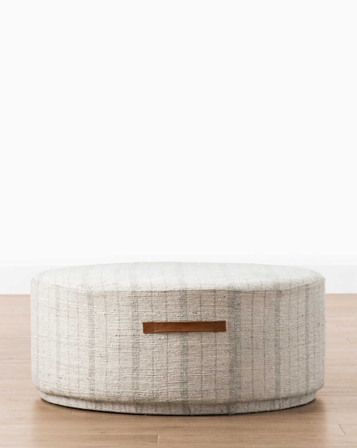 Pouf rond rembourré classique avec coussin moelleux pour salon