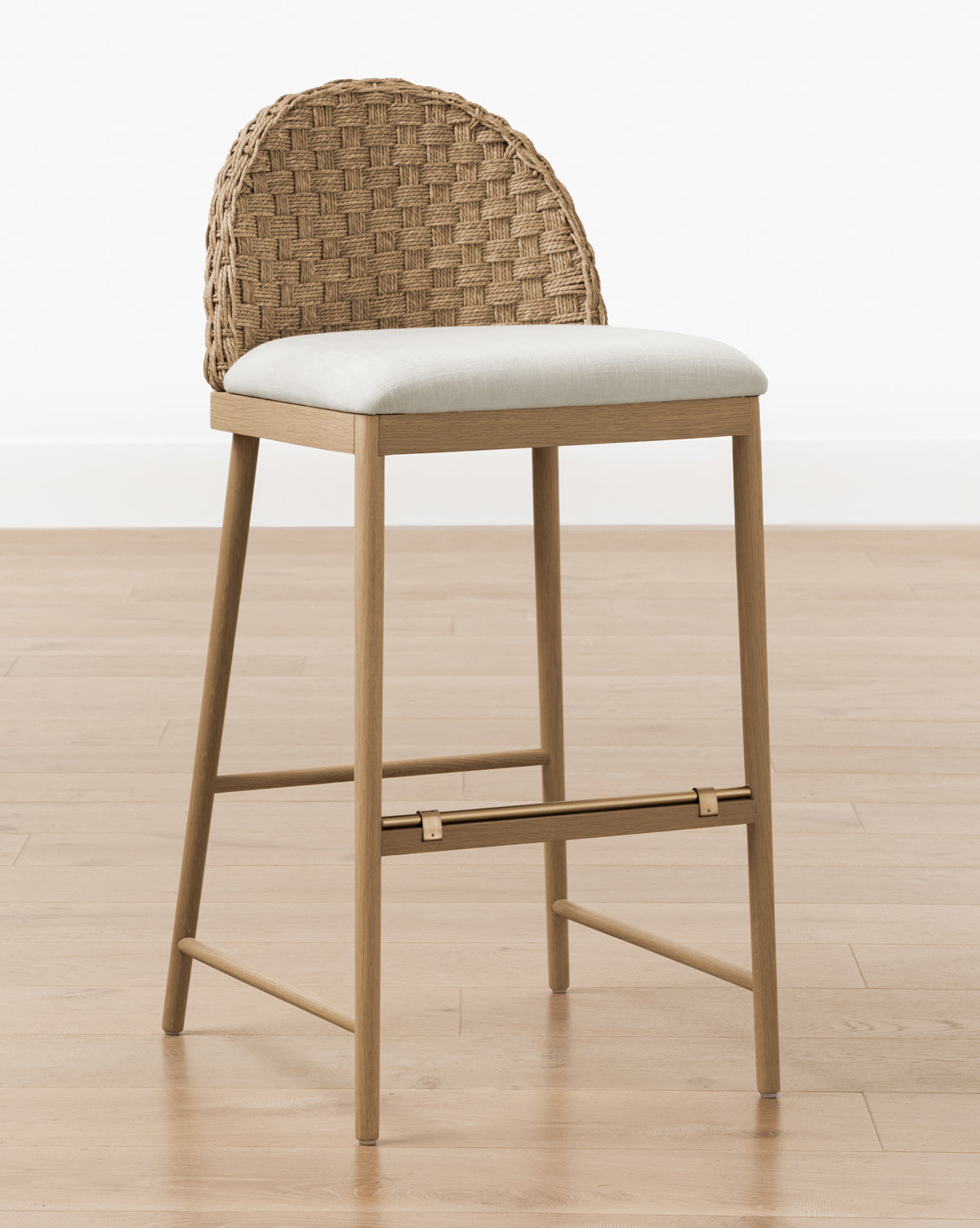 Tabouret de comptoir en chêne scandinave et tissé avec coussin blanc impeccable pour salle à manger