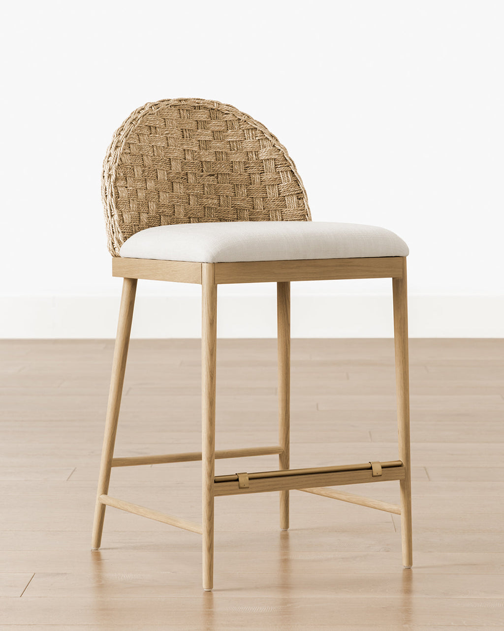 Tabouret de comptoir en chêne scandinave et tissé avec coussin blanc impeccable pour salle à manger