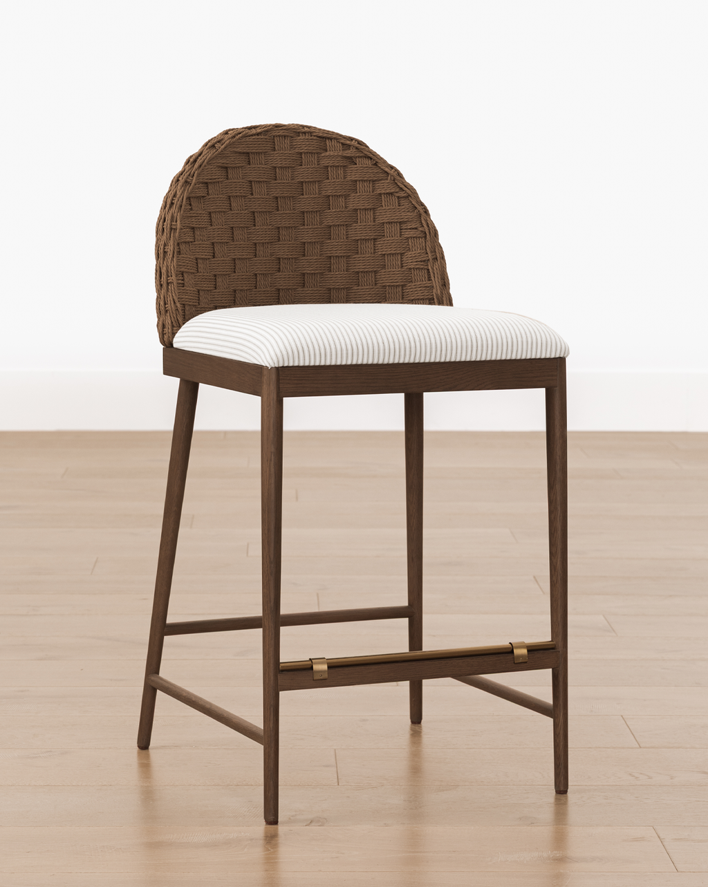 Tabouret de comptoir en chêne scandinave et tissé avec coussin blanc impeccable pour salle à manger
